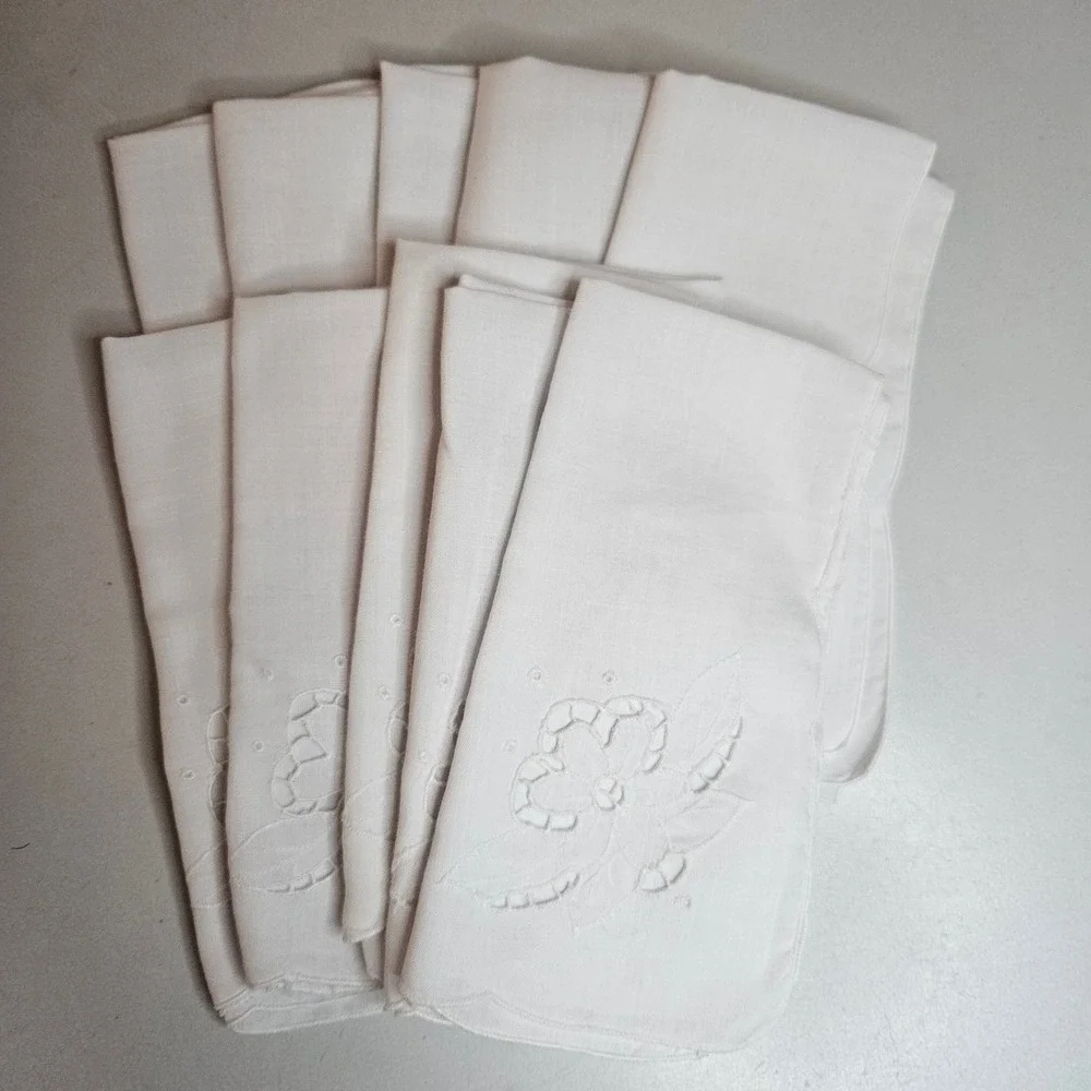 Vintage White Linen Napkins Set of 10 Floral Eyelet Embroidery Scalloped Edge